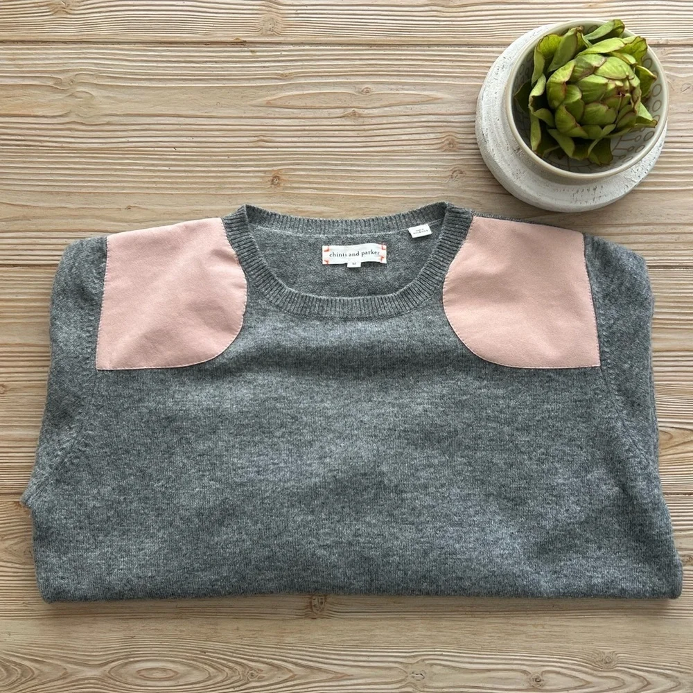 Chinti & Parker Gray Cashmere Sweater w/ Blush Pink Shoulder Patches – Size M - Picture 2 of 9
